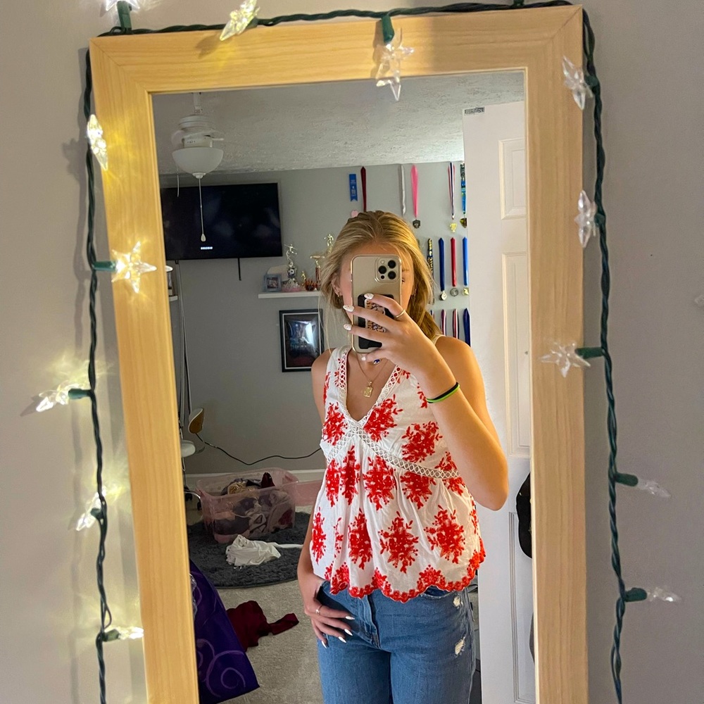 francesca’s embroidered top! size xs!